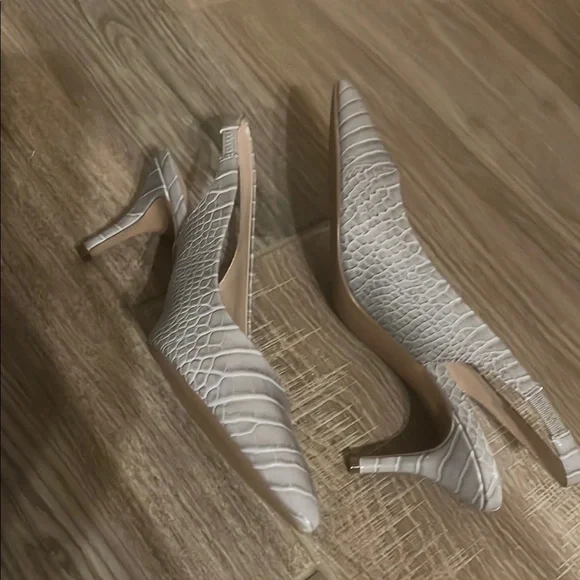 Elegant Gray snakeskin style Slingback Heels - Picture 3 of 3